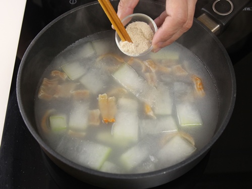 Cách nấu canh bí đao tôm khô ngọt mát