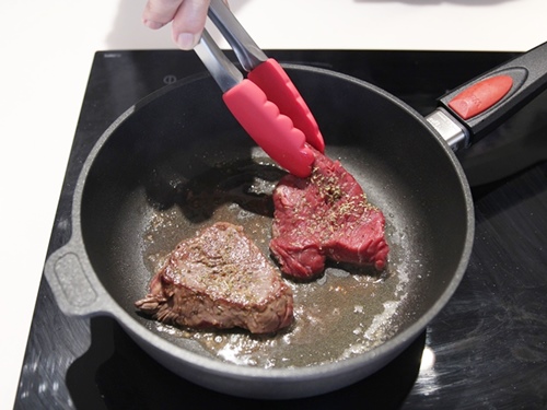 Cách làm thịt bò áp chảo sốt nấm