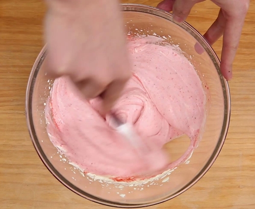 Cách làm sinh tố dâu tây kem tươi