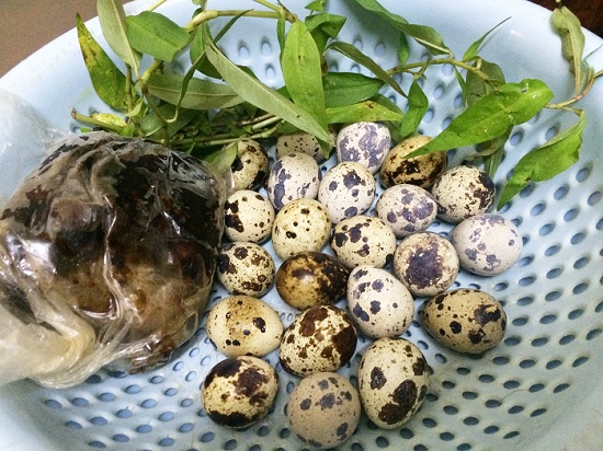 Trứng cút lộn xào me dừa