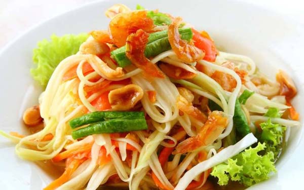 Món gỏi đu đu Thái Lan ba khía thường ăn kèm với gì? Somtam