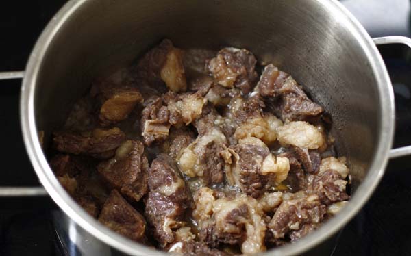 Cách nấu canh dưa chua thịt bò